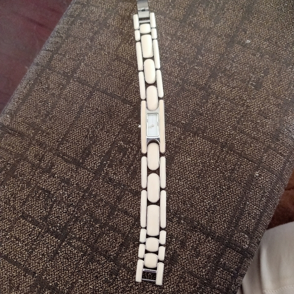 Titan ladies watch - Picture 3 of 3